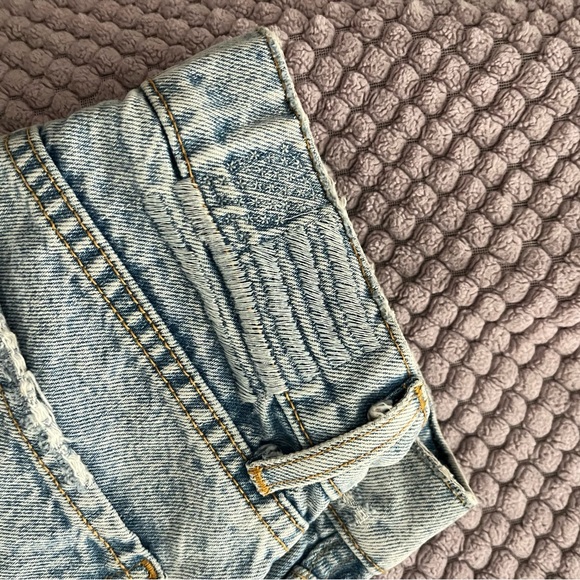 Shorts - Picture 3 of 4